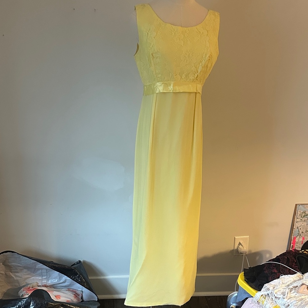 Vintage empire waist yellow gown💛